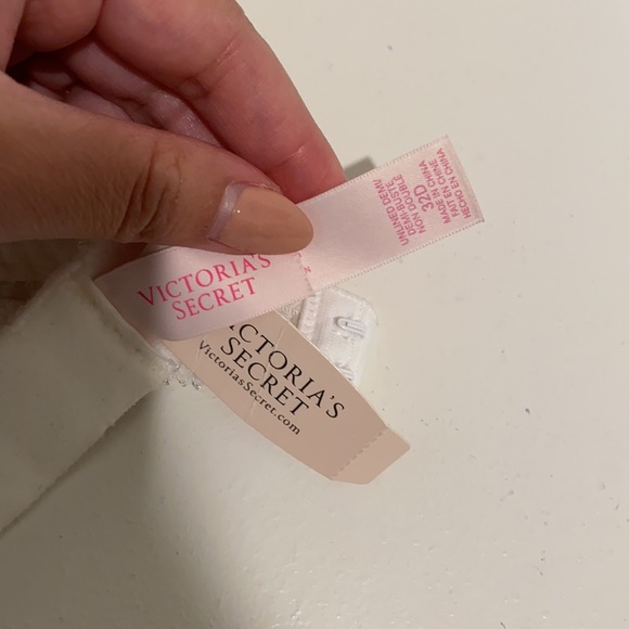 Victoria’s Secret Bridal Bra 32D - Picture 6 of 9